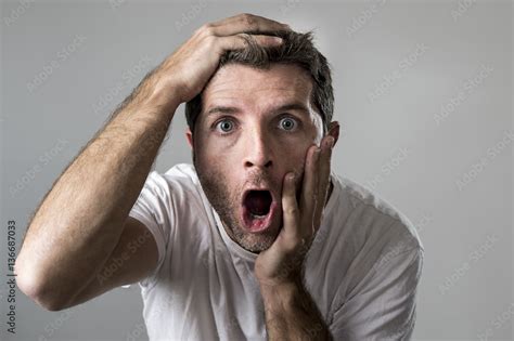 Babe Attractive Man Astonished Amazed In Shock Surprise Face Expression And Shock Emotion Foto
