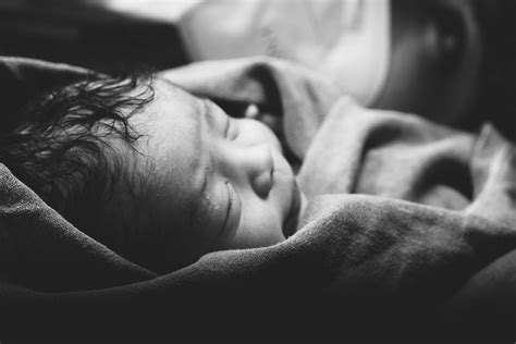Yenidoğan Bebeğin İlk Haftası Gelişimi Ve Kilometretaşları Invidyo Blog