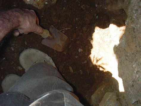 Photo illustrant la difficulté de fouille d’une poche étroite et