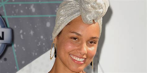 The Secret Behind Alicia Keyss No Makeup Routine Revealed