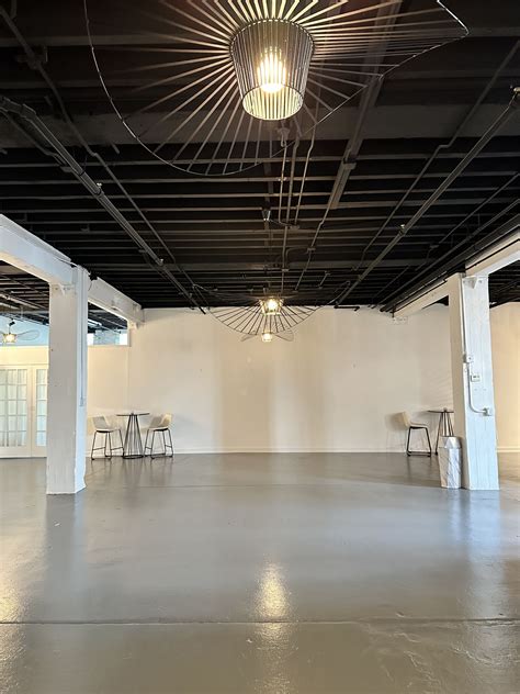 Modern Loft Event Venue in West Town | Rent this location on Giggster