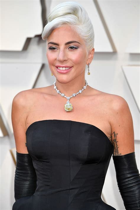 Oscars 2019 Lady Gagas 128 Carat Tiffany Necklace Details Allure
