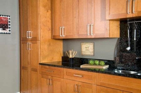 To match the color of the maple cabinet, it is important to identify the color of the important things to consider in the combination of kitchen paint colors with maple on the other hand, soft mocha, taupe, light gray, salmon, or ivory can be the best. Kitchen Paint Colors With Honey Maple Cabinets | Painting oak cabinets, Kitchen paint colors ...