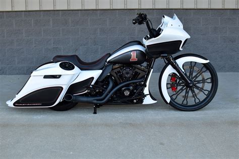 2015 Custom Road Glide Bagger Is a No Expenses Spared Showpiece ...