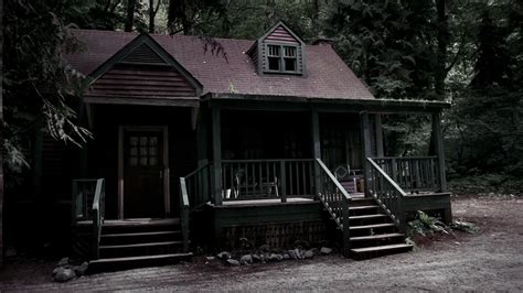 Pin By 𝒌𝒆𝒏 ・ཾ༵ 𑁍 On ┊elliot Hawdon Creepy Houses Cabin Cabins In