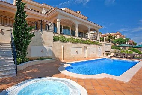 Zu der kategorie häuser zählt das typisch mallorquinische dorfhaus, chalet, einfamilienhaus, die doppelhaushälfte, das über die auf geodaten basierende kartenansicht erhalten sie eine übersicht aller angebote der kategorie häuser auf mallorca zum kauf. Haus auf Mallorca kaufen: was Sie beachten müssen