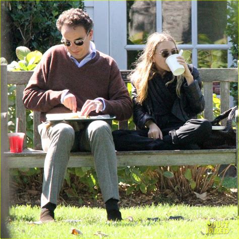 Mary Kate Olsen Eats Out Of Beau Olivier Sarkozys Hands Photo 3200815 Ashley Olsen Mary