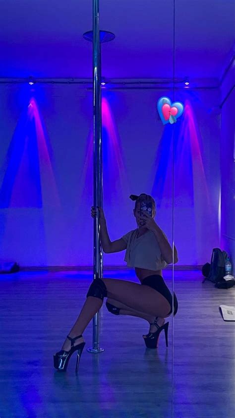 Pole Dance Moves Lap Dance Pole Dancing Nightclub Aesthetic The