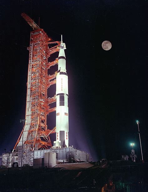 Archive Saturn V On Launch Pad The Apollo 17 Saturn V Lau Flickr