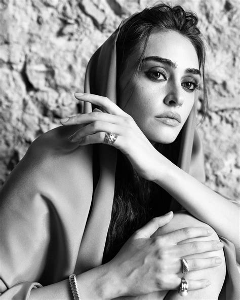 Ertugrul Star Esra Bilgic Halime Sultan Biography And Latest Pictures