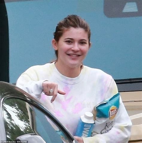 Makeup Free Kylie Jenner Looks Unrecognizable As She Pays A Visit To Bff Stassies House Daily