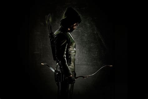 First Picture Of The Green Arrow From Cws New Superhero Series Arrow