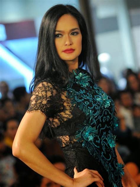 Donna harun baru saja menikah pada sabtu (27/7) lalu. Donna Harun - Aktris dan Model Indonesia - PROFIL TERUPDATE