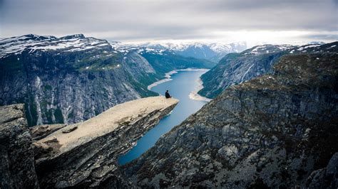 Roadtrip to Trolltunga - Norway : travel