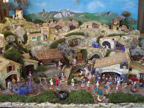 Cela fait plus de 65 ans que je réalise chaque année à l'occasion des fêtes de noël une crèche provençale cette année, elle. Crèche Provençale par Thérèse CIRILLI sur L'Internaute