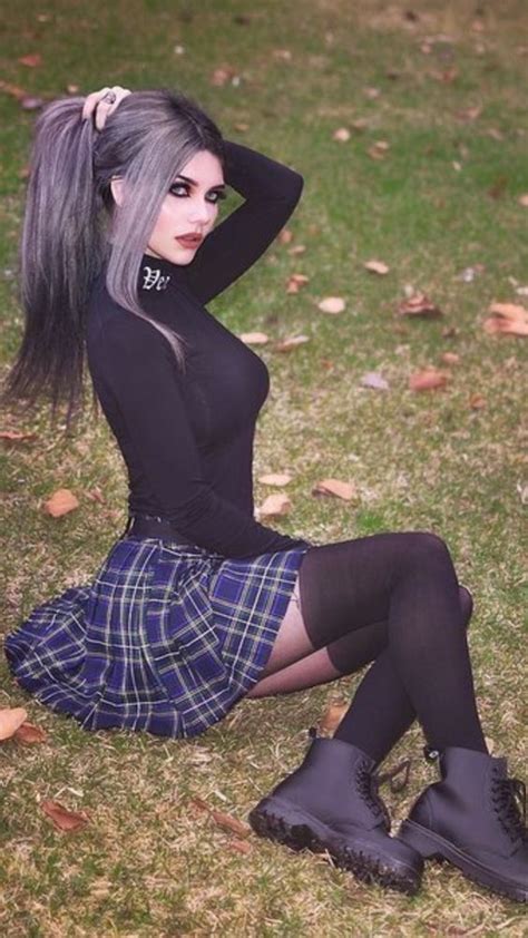 Pin By Evil E On Evil In 2020 With Images Hot Goth Girls Babe Dress Fashion