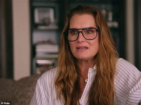 Brooke Shields Reveals She Ran Out Of Room Naked After Losing Virginity At 22 Review Guruu