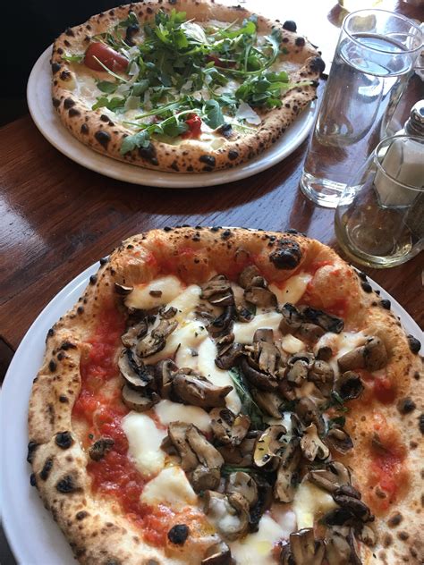 Funghi pizza from Spaccanapoli in Ravenswood | Essen