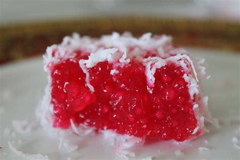 2 cawan tepung gandum, 1 cawan gula, sedikit garam, 2 kotak kecil santan, 3 cawan air, sedikit pewarna merah. resepi kuih sagu sukatan cawan