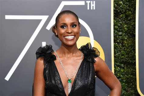 Issa Rae And Zoe Kravitz At The 2018 Golden Globes Cool Table