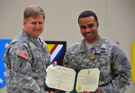 For Saving Life Soc Sergeant Earns Soldiers Medal Article The