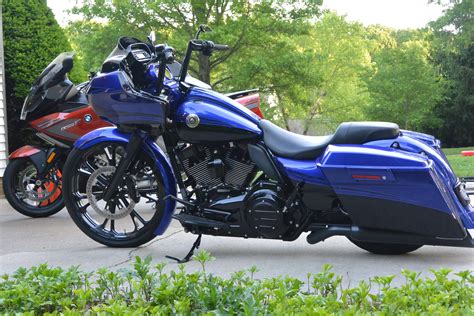 2012 Harley-Davidson® FLTRXSE CVO™ Road Glide® Custom (Blue), Fallston