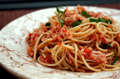 Pasta With Fresh Crabmeat Tomato And Basil Our Italian Table Crab Meat Pasta Pasta Dishes