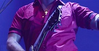 Josh Homme en concert avec Queens of the Stone Age à Wembley à Londres ...