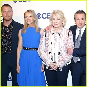 Candice Bergen Murphy Brown Cast Reunite At Cbs Upfronts Upfronts Candice