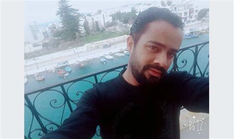 وحاول الغنوشي فور وصوله إلى أبواب البرلمان في باردو الدخول اليه، لكن الجنود المتمركزين في داخله رفضوا فتح الأبواب الموصدة بالأقفال. العربي المازني : سامي الفهري حماني من الباجي قايد السبسي
