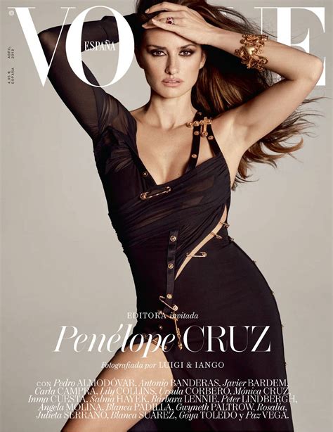 Penelope Cruz Wears Versace Looks For Vogue Spain April 2019 Vogue Photography Vogue Spain