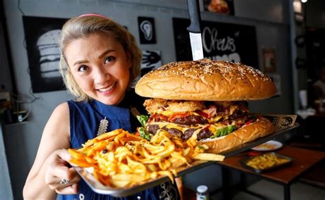 The 10000 Calorie Challenge To Eat Bangkoks Biggest Burger At Chris