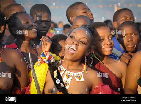Ludzidzini Suazilandia Africa The Swazi Umhlanga O Ceremonia De Danza Reed 100 000 Mujeres