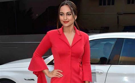 Sonakshi Sinha 4 Others Charged For Allegedly Cheating Event Organiser