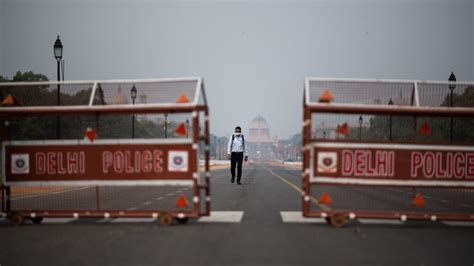 Die zahl der neuinfektionen in portugal steigt, die regierung zieht nun konsequenzen. A Lockdown for Ventilators and Hospital Beds | NewsClick
