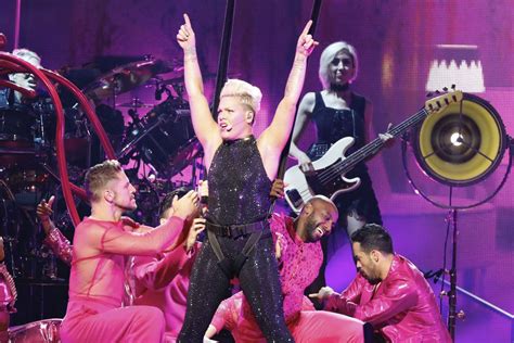 Pink Performs On Her Beautiful Trauma World Tour In Paris 15 Gotceleb