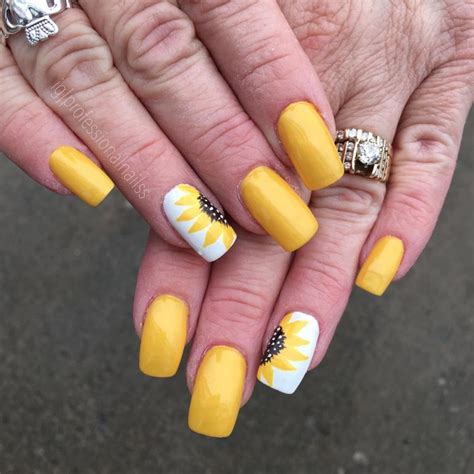 51 Bright Sunflower Nail Art Designs To Inspire You Xuzinuo Page 41