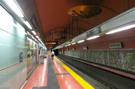 La Mascherina Non La Metto Linea 1 Della Metro Di Napoli Bloccata Su