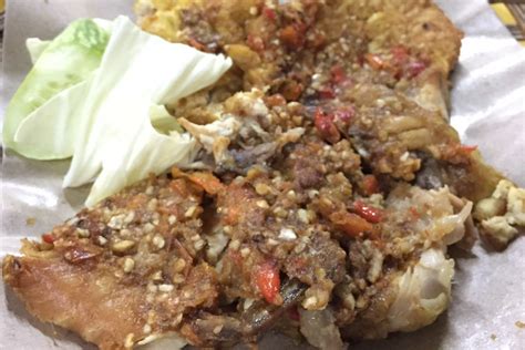 Aslinya ayam gepuk ini adalah hidangan khas ponorogo yang oleh rido nurul adityawan (a.k.a. Ayam Gepuk Pak Gembus, Tanjung Duren - Lengkap: Menu ...