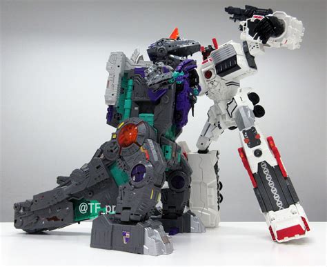 Titans Return Trypticon First Size Comparison Picture With Metroplex