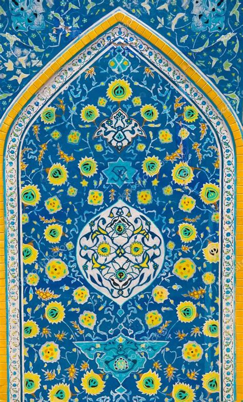 Colorful Beautiful Islamic Floral Design On Wall Of A Mosque — Stock