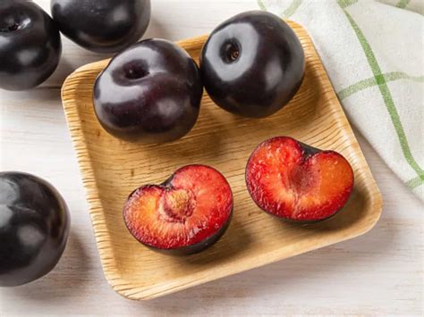 Different Varieties Of Plums You Must Know