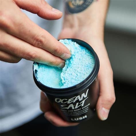 Make your big sea salt shampoo once you've gathered your ingredients, combine them in a glass mixing bowl and mix with a wooden spoon (do not use metal) until well combined. ocean salt face scrub in 2020 | Lush cosmetics, Salt face ...