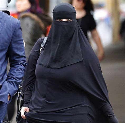 Fatima Elomar Wife Of Isis Fighter Mohamed Elomar Drops Niqab In Sydney Daily Mail Online
