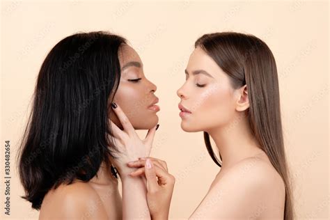 Fototapeta Lesbian Kiss Two Beautiful Waman Couple In Love Cheerful African Lesbian With White