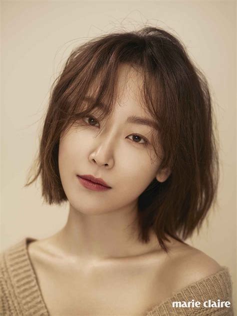 Seo Hyun Jin Is Ravishing For Marie Claire Korea Couch Kimchi Korean Haircut Korean Short