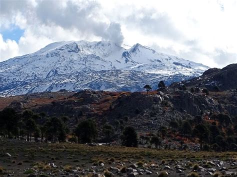 Alerta roja en alto biobío por actividad del volcán copahue. Volcán Copahue en alerta amarilla