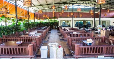 Tempat kuliner gresik berikutnya adalah warung apung rahmawati. Warung Apung Rahmawati Gresik - GoTravelly