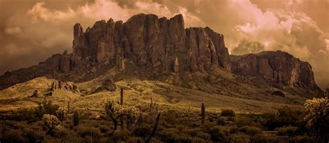 The Mighty Superstition Mountains Shutterbug