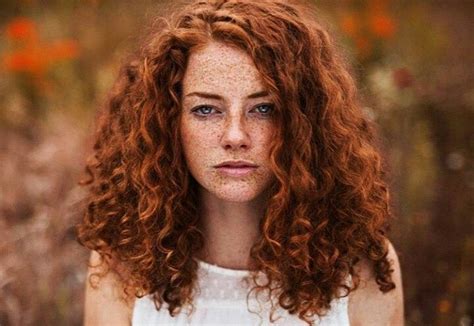 Pin By Wil J Schipper On 15 Redheads Red Hair Woman Curly Hair Styles Redheads Freckles